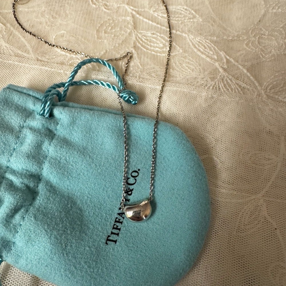Tiffany & Co. Elsa Peretti Sterling silver small bean necklace